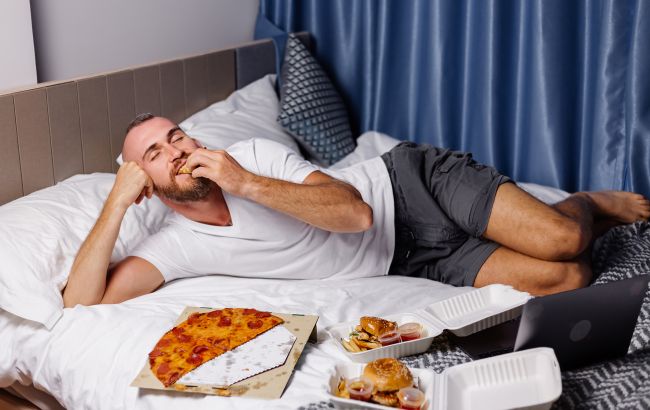 Три звичні нам продукти, які ніколи не треба їсти перед сном