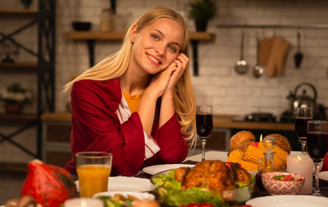Эксперт по долголетию назвал идеальное время для ужина, чтобы улучшить здоровье и сон