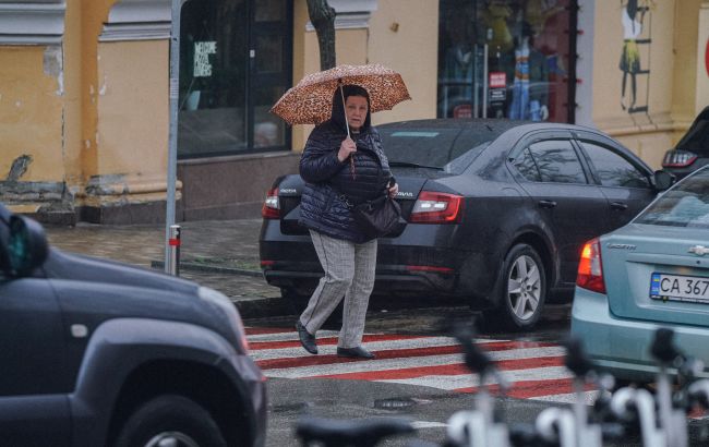 Погода завтра погіршиться: українців попередили про похолодання й небезпеку на дорогах