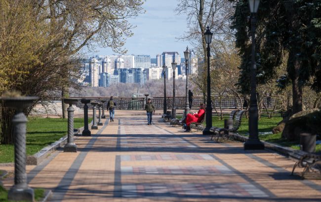 Пуховики можно прятать? Синоптик рассказала, какая погода будет в Украине на выходных