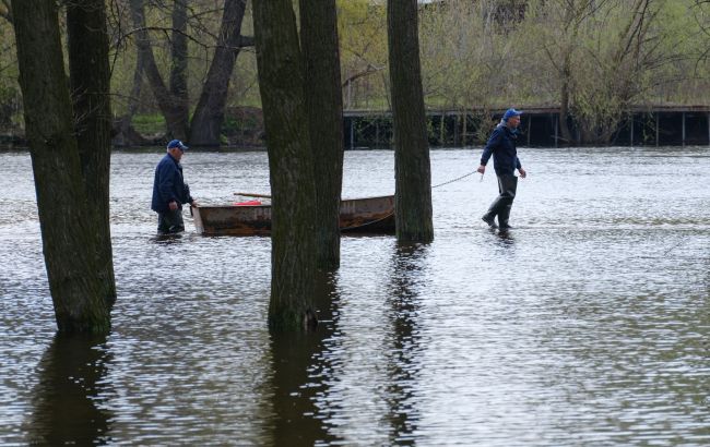 Реки могут выйти из берегов: какая погода будет в Украине завтра и где ждать осадков