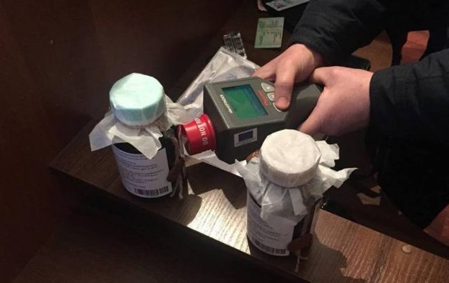 У Києві намагалися продати 2 літри "червоної ртуті" за 246 тис. євро