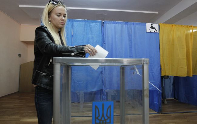 Все больше украинцев против выборов во время войны: как изменились настроения