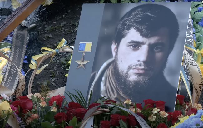 У Києві невідомі вчинили розгром на могилах "Да Вінчі", "Джуса" й Петриченка (відео)