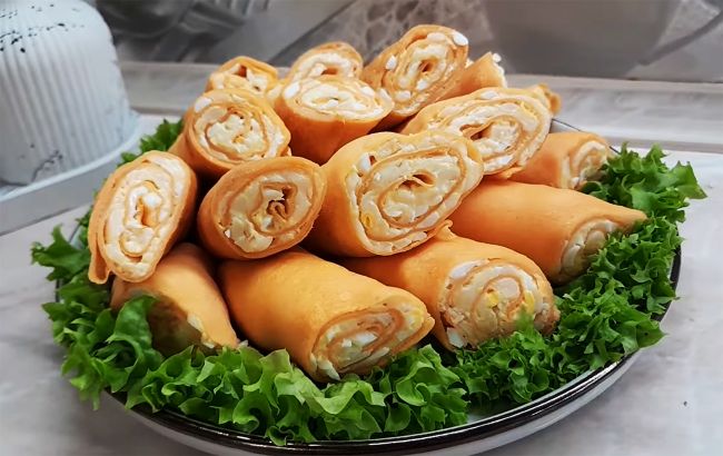 Томатні млинці з копченою моцарелою: простий рецепт смачного сніданку чи обіду