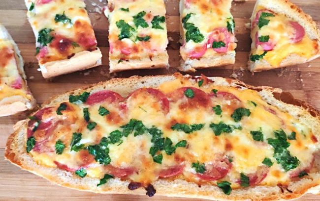 Смачний та ситний сніданок з вчорашнього хліба: простий покроковий рецепт