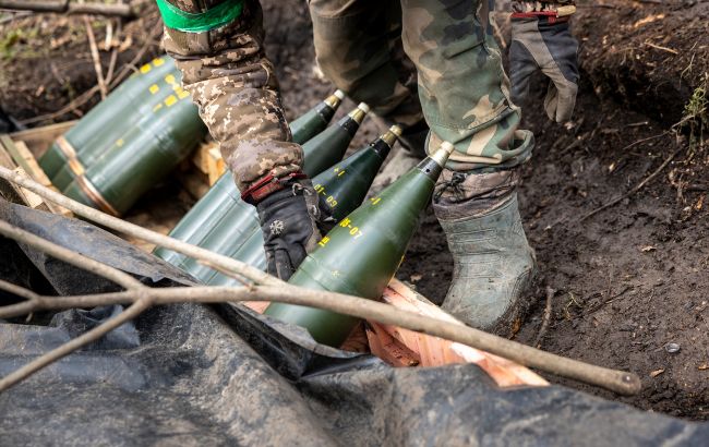Артилеристи під Бахмутом знищили БМП і польовий склад окупантів (відео)
