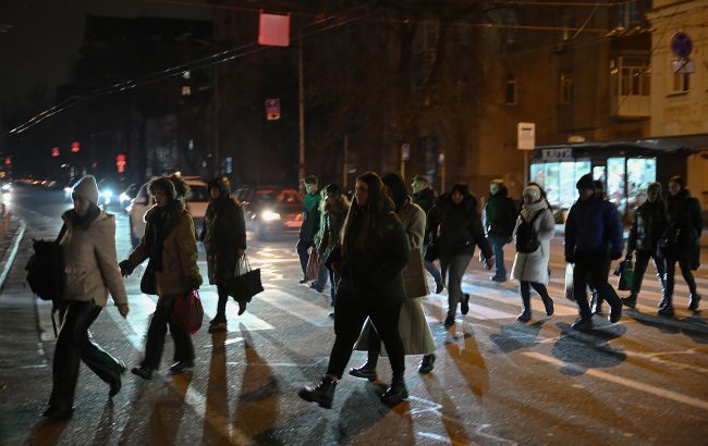 У двох районах Києва понад 40 тисяч абонентів залишаються без світла після удару РФ