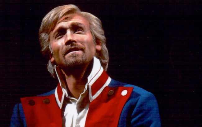 Олег Винник приоткрыл завесу театрального прошлого и показал уникальные кадры