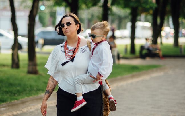 Гроші на дитину онлайн: як одинокі матері й батьки можуть отримувати кошти щомісяця