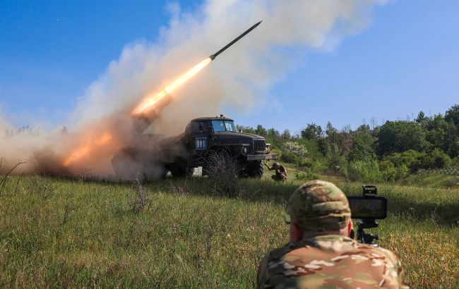 Ворог активно штурмує на трьох напрямках: Генштаб оновив карти боїв