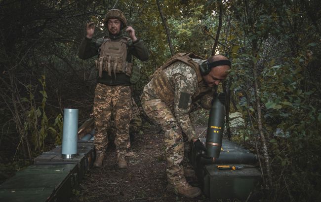 ЗСУ стримують ворога на понад 10 напрямках: де було найбільше боїв за добу (карти)