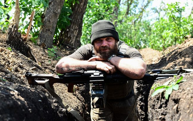 ВСУ из стрелкового оружия сбили дрон и БПЛА россиян на миллионы рублей