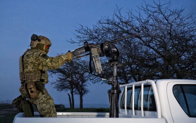 Дніпро під атакою "Шахедів": у місті лунають вибухи, сталися пожежі