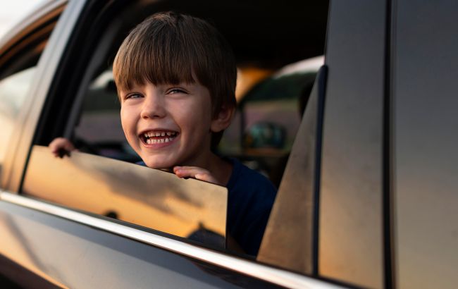 Комфорт чи безпека? Як їздити в авто з дитиною і не отримати штраф від поліції