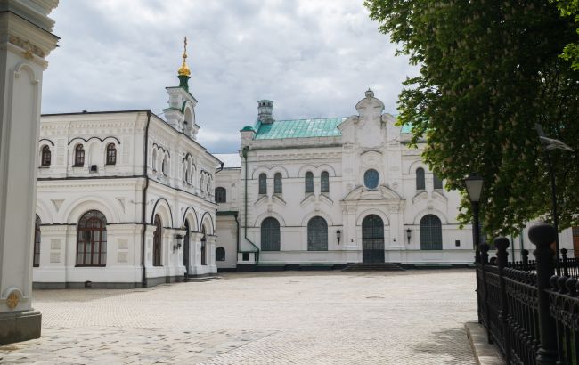 МП пішов, але не остаточно? Чи може російська церква "відвоювати" Києво-Печерську лавру
