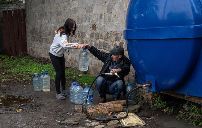 Де набрати і скільки зберігати: як підготуватися до перебоїв з водою