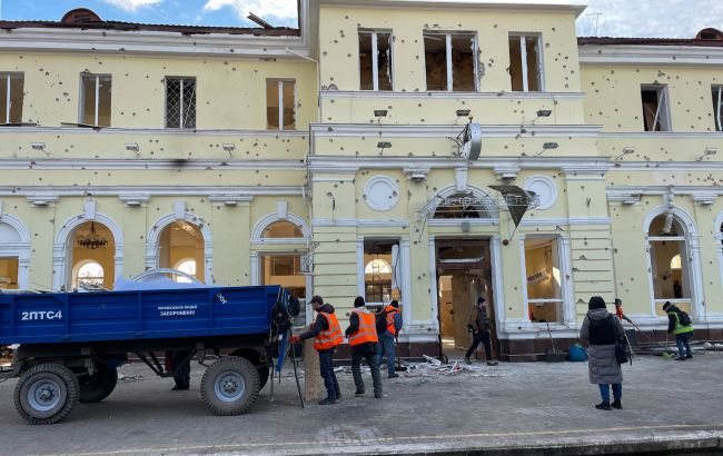 "Рятувало лише маленьке кошеня". Журналістка розповіла, як пережила обстріл вокзалу в Херсоні