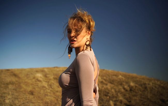 "Чувствовала себя никем": певица ALONA VONA впервые о болезненном разрыве, абьюзе и новой миссии