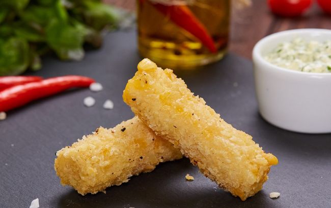 Сырные палочки в необычной панировке: оторваться невозможно!