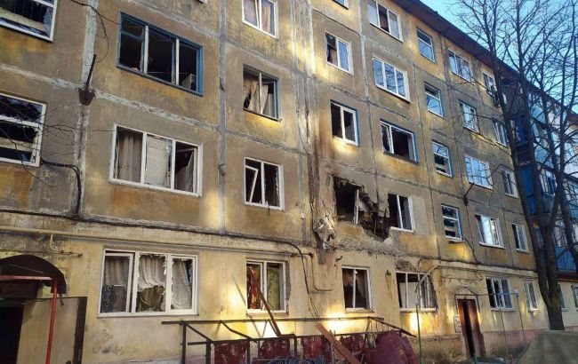 Под Донецком оккупанты обстреляли жилые дома и школу (фото)