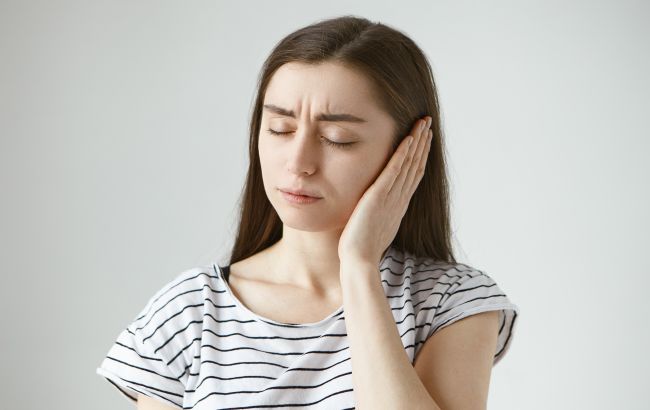 Названо два найправильніші методи почистити вуха від сірки: жодних ватних паличок