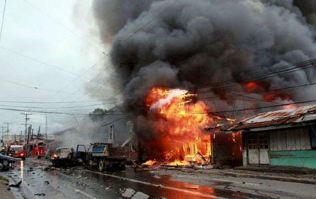 В результате двух взрывов у церкви на Филиппинах погибли 19 человек