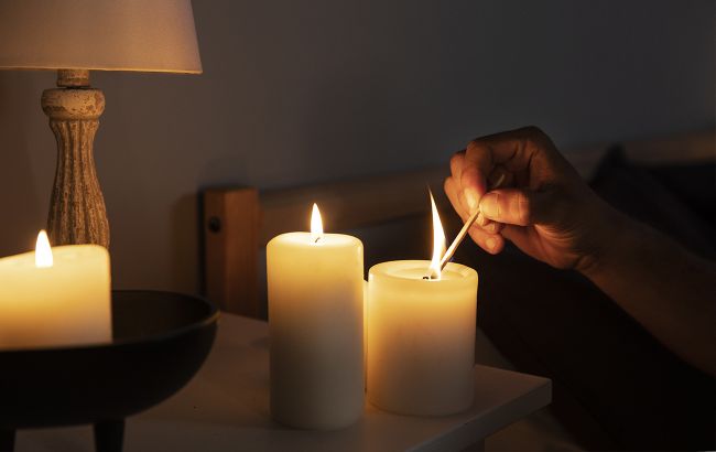 Парафінові, гелеві чи саморобні: якими свічками найкраще запастись