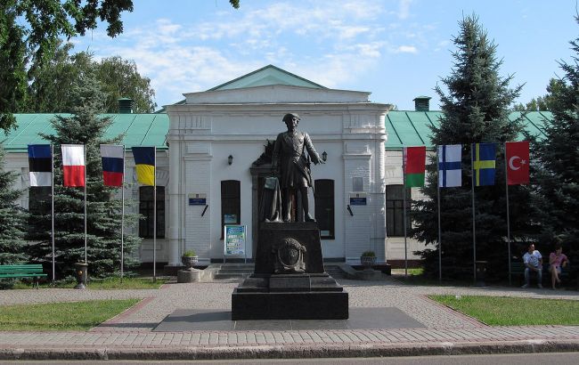 Без колоніальної спадщини. У Полтаві знесуть пам'ятник Петру І і табличку коменданту Келіну