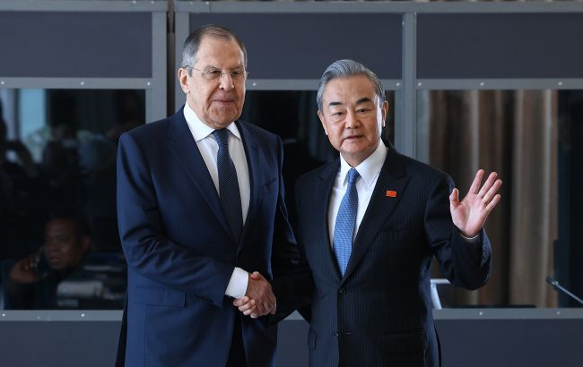 Глави МЗС Росії та Китаю обговорили відносини зі США та війну в Україні