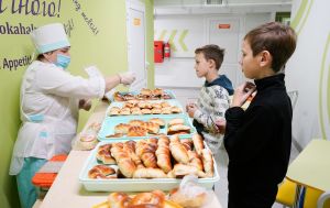 Бесплатные обеды для школьников и новые столовые: Свириденко назвала точные цифры выполненного