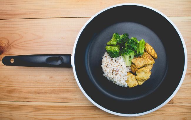 Як смажити на сковороді без олії, щоб було смачно, економно і корисно