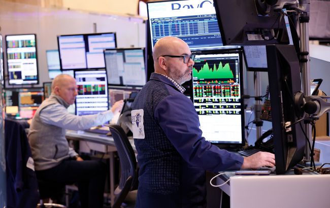 "Продавай зараз": світові ринки втратили 9,5 трильйона доларів через тарифи Трампа