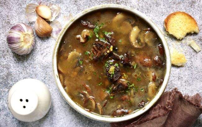 Аромат Карпат: Клопотенко поделился рецептом грибной юшки с галушками