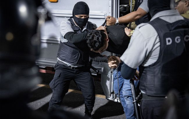 "Недружній жест": масова депортація з Еквадору в&rsquo;язнів викликала дипломатичний вибух