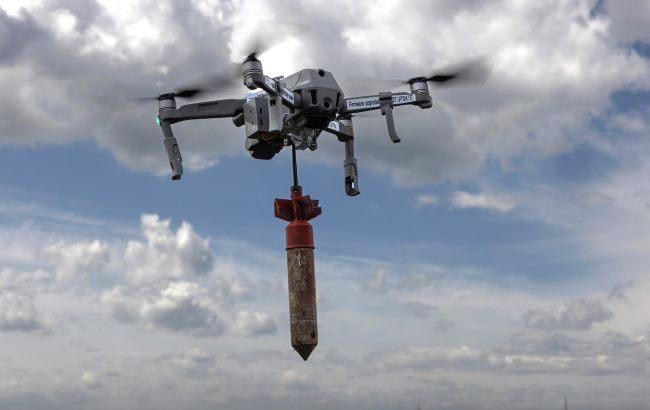 Окупанти з дрона скинули вибухівку на жінку в Бериславі