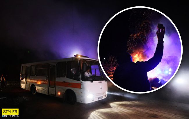 Новые Санжары: автобусы забросали камнями, а в ответ получили "сердечки"