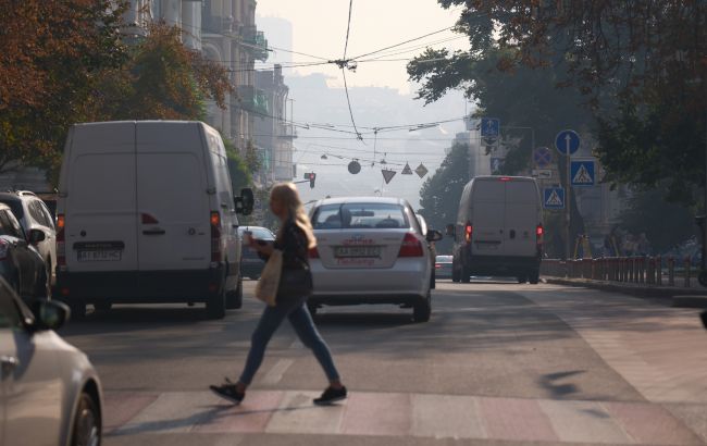 "Ми потрапили у шлейф диму". Синоптики пояснили, що відбувається з повітрям у Києві