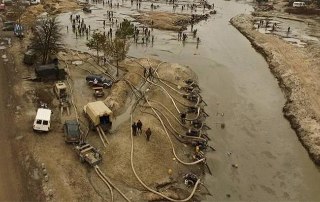 Во время обысков в Ровенской области&nbsp;изъяты валюта, оружие и 1,5 тонны янтаря