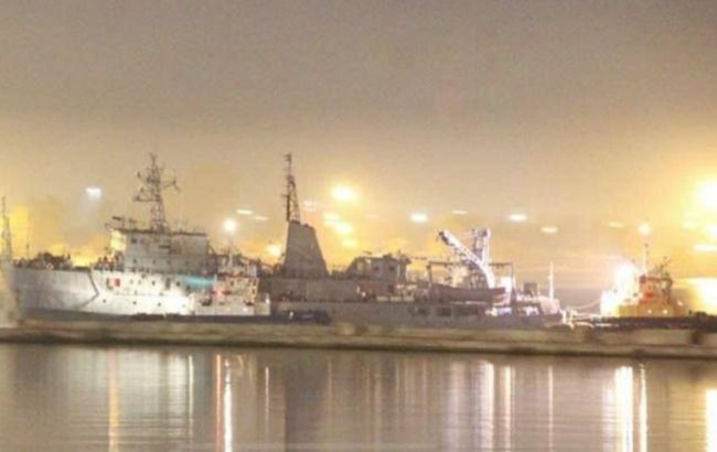 Плавсредства МИУ сняли с "Балты" экипаж и отбуксировали судно в порт