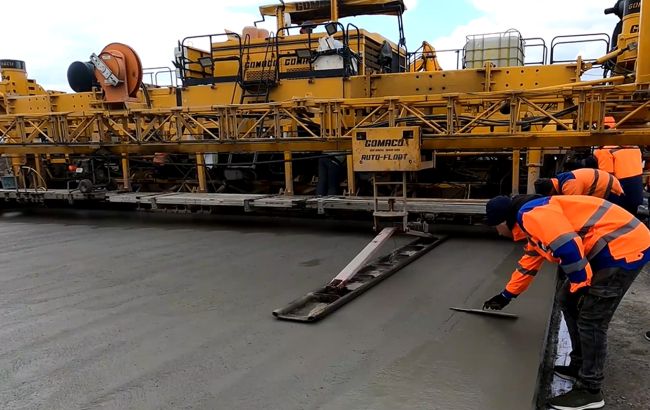 Погода дозволила продовжити будівництво першого хайвею в Україні