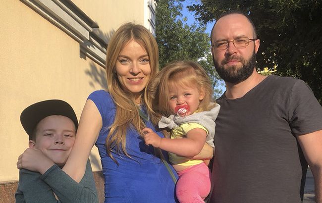 Зі знімального майданчика в пологовий будинок: українська ведуча стала мамою втретє