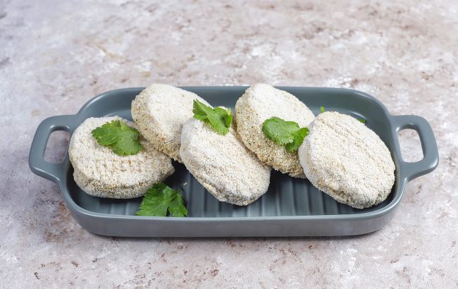 Нужно ли размораживать мясные полуфабрикаты перед жаркой: полезный лайфхак