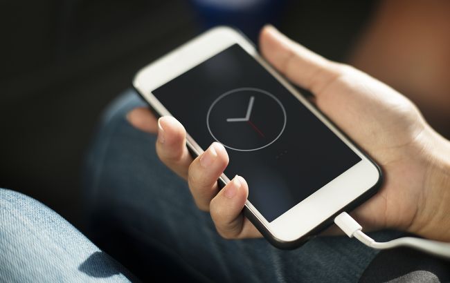 Ці 4 способи допоможуть вам швидко зарядити телефон перед вимкненням світла