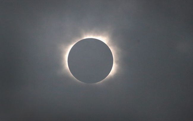 Повне сонячне затемнення 4 грудня буде унікальним: як його побачити