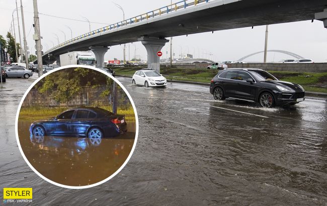 В Киеве дождь превратил улицу в Венецию (фото)