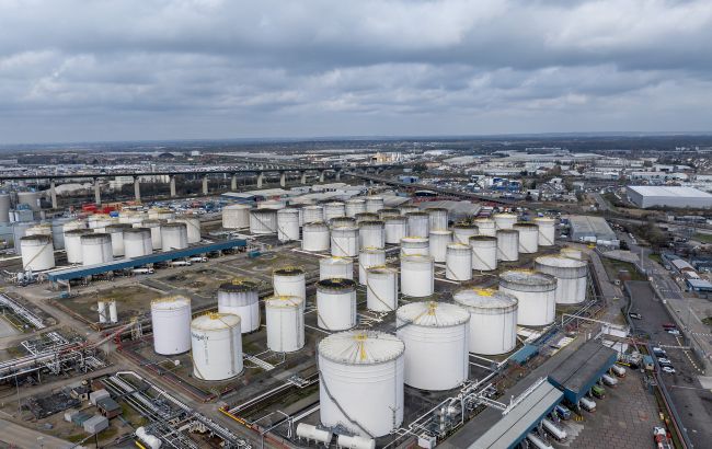 Нефтяной терминал в Приморске горит четвертые сутки: спутниковые снимки