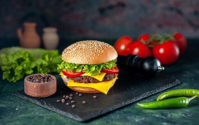 Вчені вигадали цікавий трюк, щоб зробити шкідливу їжу корисною