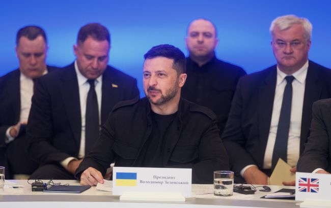 "У нас нет толстых ракет для парадов". Зеленский обвинил Россию в гонке вооружений