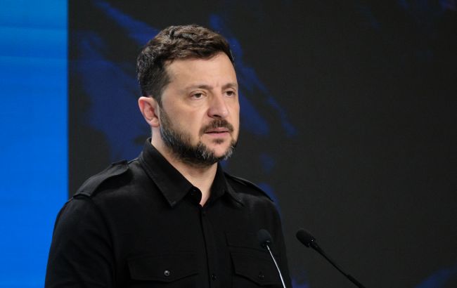 "Росія цілить у життя": Зеленський відреагував на пошкодження пологового у Харкові